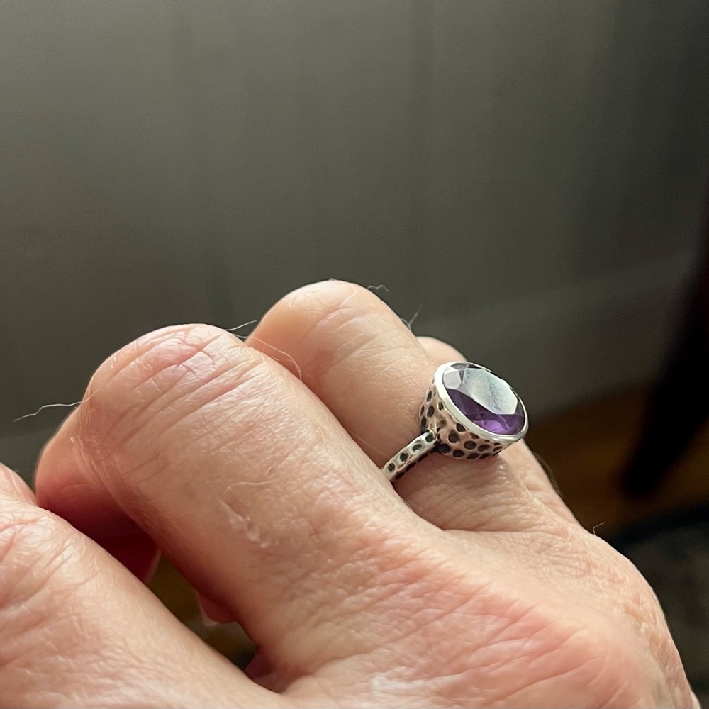 Elegant Silver Amethyst Ring - Picture 5 of 5